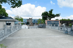 太仓长青陵园陵园大门图