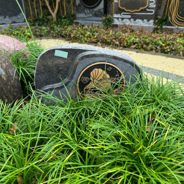上海名流陵园传统立碑花坛葬墓型4号