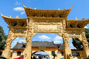 上海川沙寺陵园大门图