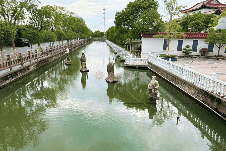 上海永福园陵园园区湖景图