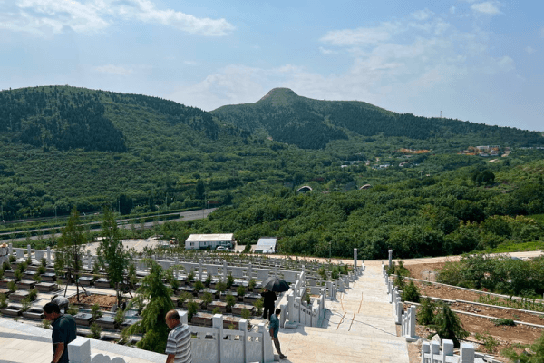 官山陵园景观图