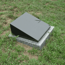 华龙皇家陵园卧碑