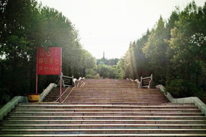 历城劳动人民安息园大门图
