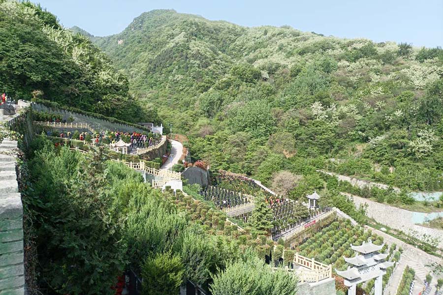 九龙山墓园景观图