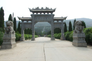 汉陵墓园大门图