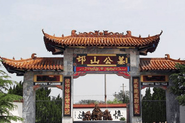 郑州市民公墓邙山墓园大门图 郑州市民公墓邙山墓园大门图