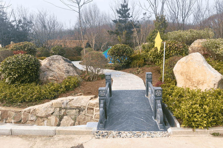 莲花山人文纪念公园景观图 莲花山人文纪念公园景观图