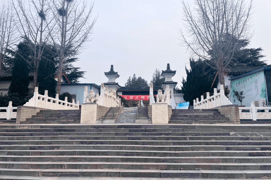 青龙岗纪念园大门