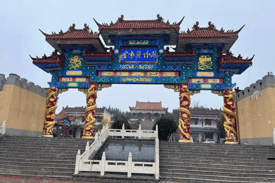 皇帝岭陵园大门图