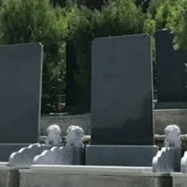 凤栖山墓园南区传统立碑