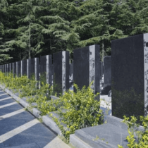 安灵苑传统立碑