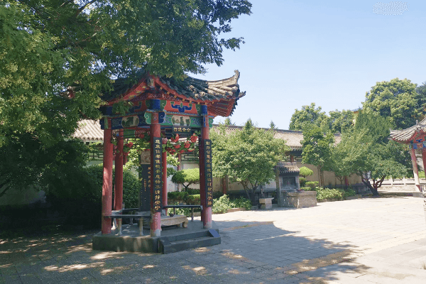 镐京骨灰公墓景观图