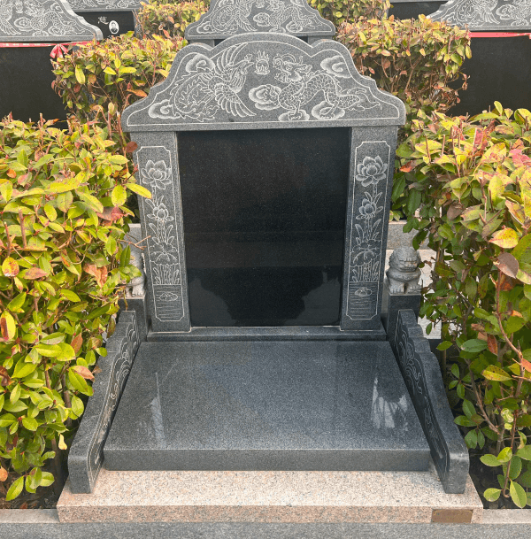 莲花山人文纪念公园传统立碑