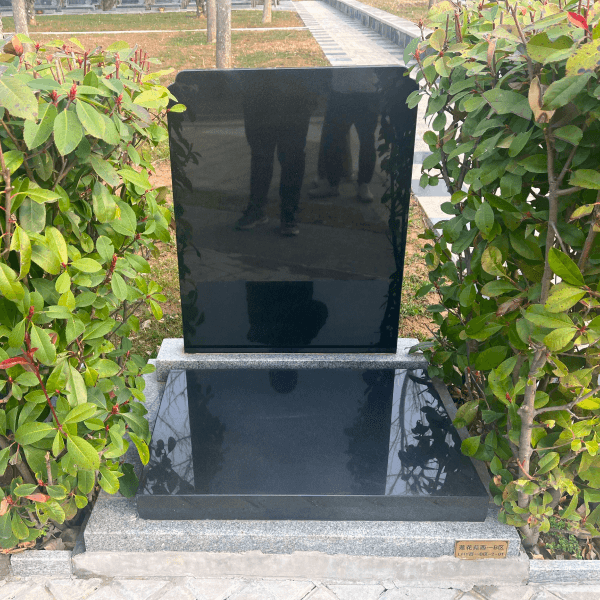 莲花山人文纪念公园传统立碑