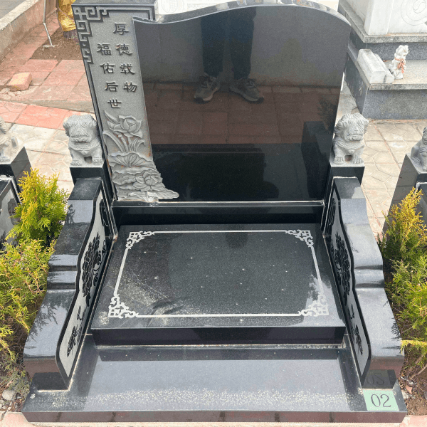 青龙岗纪念园传统立碑