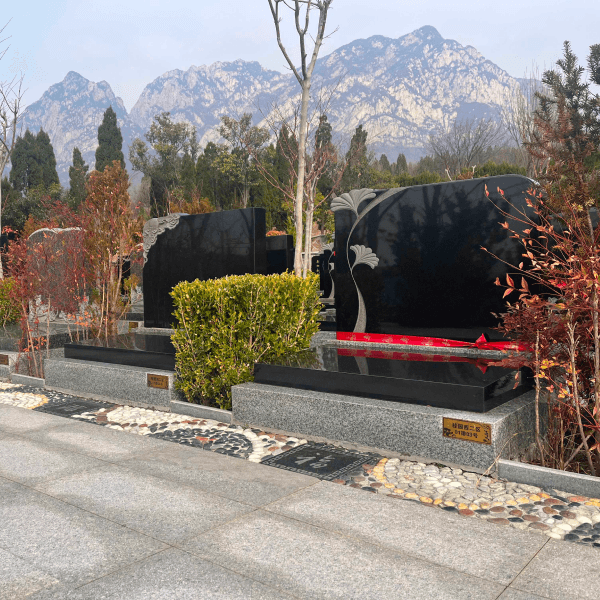 莲花山人文纪念公园传统立碑