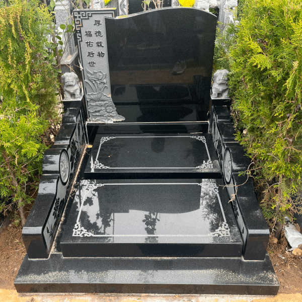 青龙岗纪念园传统立碑