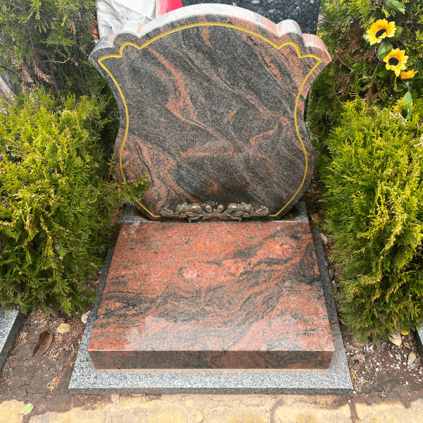 青龙岗纪念园传统立碑