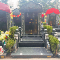 青龙岗纪念园传统立碑