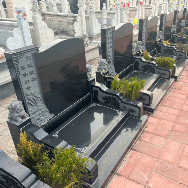 青龙岗纪念园传统立碑