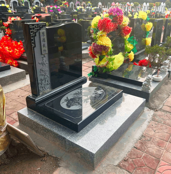 青龙岗纪念园传统立碑