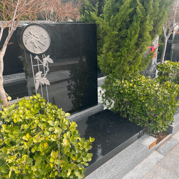 莲花山人文纪念公园传统立碑