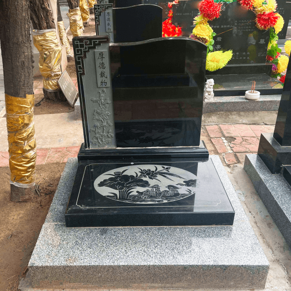 青龙岗纪念园传统立碑