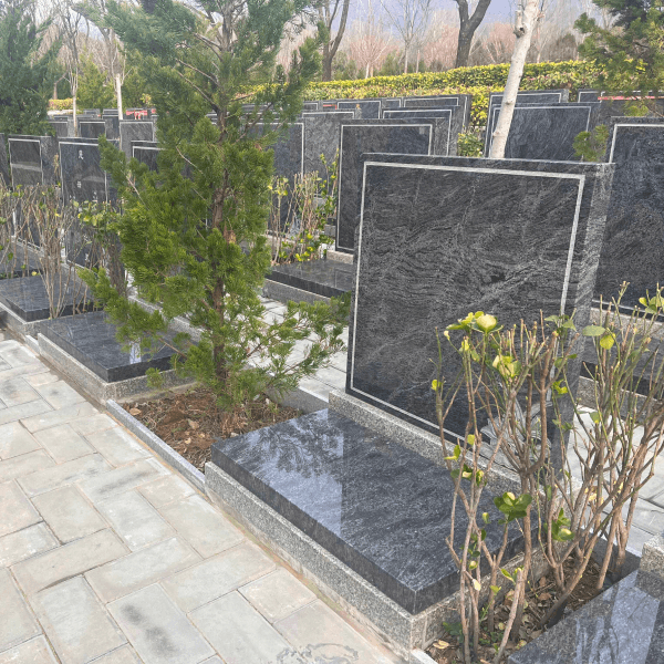 莲花山人文纪念公园传统立碑