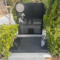 莲花山人文纪念公园传统立碑