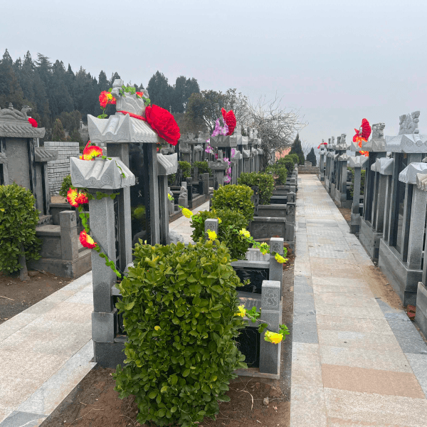 北邙陵园传统立碑